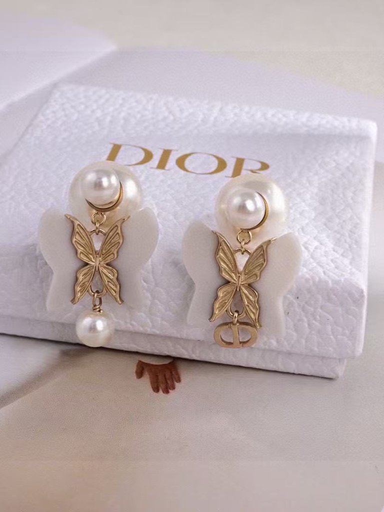 Viral Dior Butterfly Pearl Asymmetrical Earrings | Must-Have Luxury Accessory